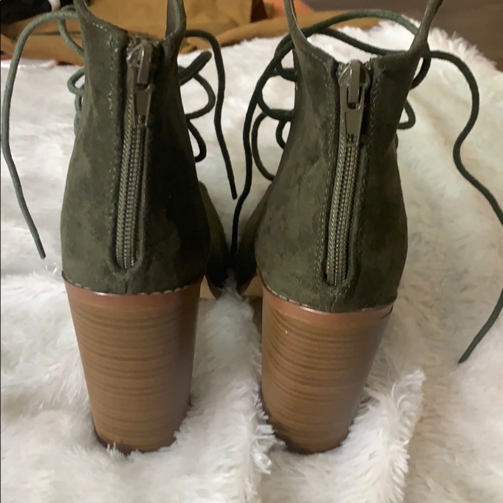 Heels - Picture 2 of 2